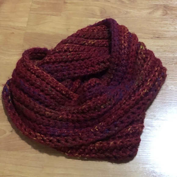 Infinity knitted thick chunky scarf deep wine with yellow and blue flecks - Picture 2 of 3